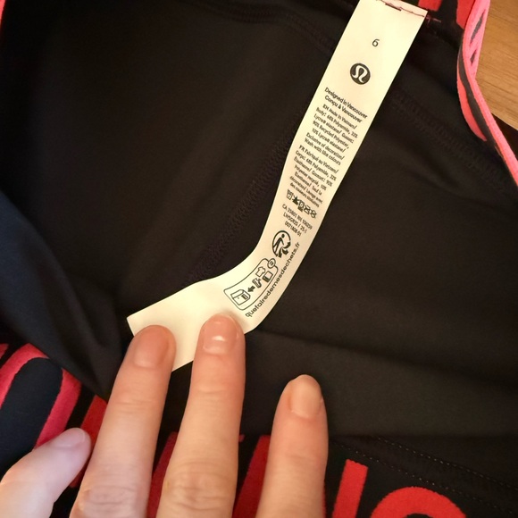 Lululemon black satin shine HR tight - Picture 6 of 7